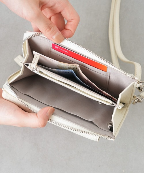 Actually(アクチュアリー)の「【リバイバル】フェイクレザー お財布スマホショルダー(ショルダーバッグ・レディース・ブラック/アイボリー/グリーン/シルバー・フリー)」の6枚目の写真