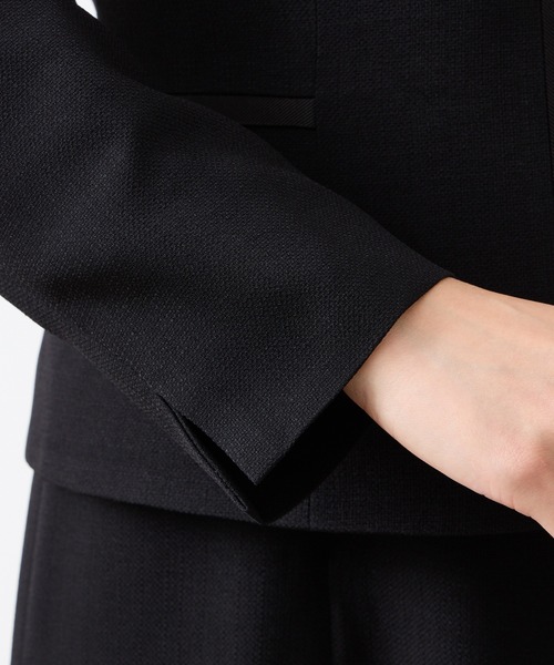 AIMER（エメ）の「【喪服・礼服】ハイクラス ノーカラージャケット・前開きワンピース  2点セット ブラックフォーマルアンサンブル（スーツセット・レディース・ブラック・9号/13号/11号/15号）」の12枚目の写真