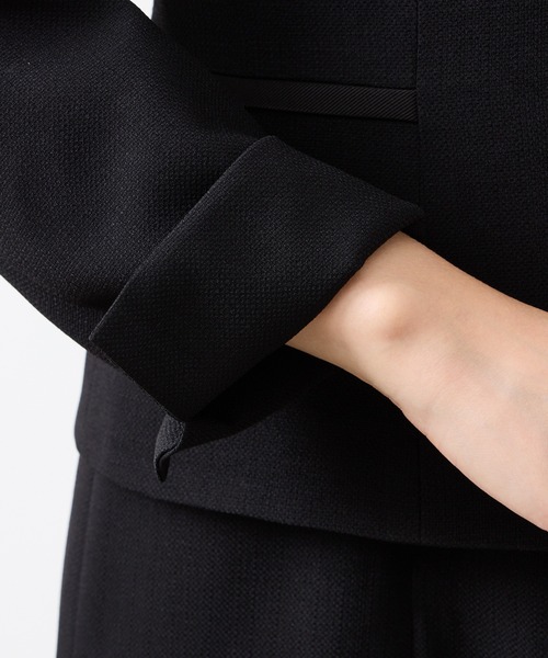AIMER（エメ）の「【喪服・礼服】ハイクラス ノーカラージャケット・前開きワンピース  2点セット ブラックフォーマルアンサンブル（スーツセット・レディース・ブラック・9号/13号/11号/15号）」の13枚目の写真