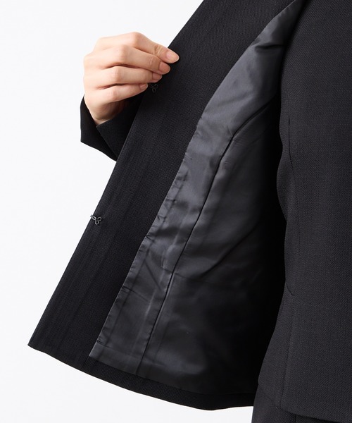 AIMER（エメ）の「【喪服・礼服】ハイクラス ノーカラージャケット・前開きワンピース  2点セット ブラックフォーマルアンサンブル（スーツセット・レディース・ブラック・9号/13号/11号/15号）」の16枚目の写真