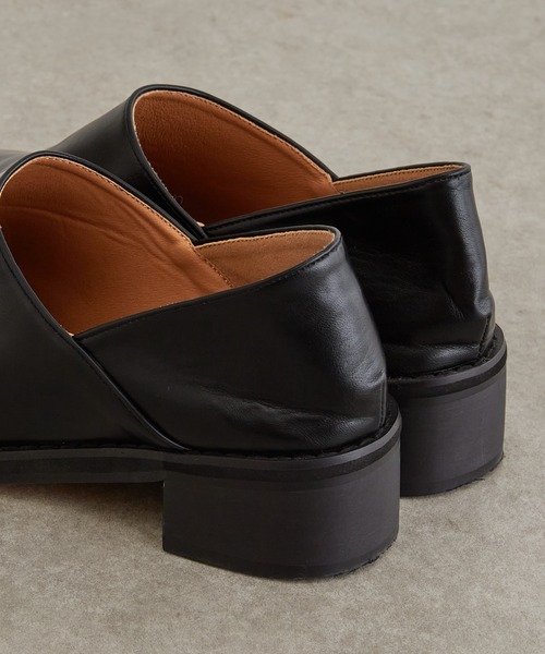 Lui's（ルイス）の「スクエアトゥレザースリッポン（ドレスシューズ・レディース・オフホワイト/ブラック・24.5/23.5）」の12枚目の写真