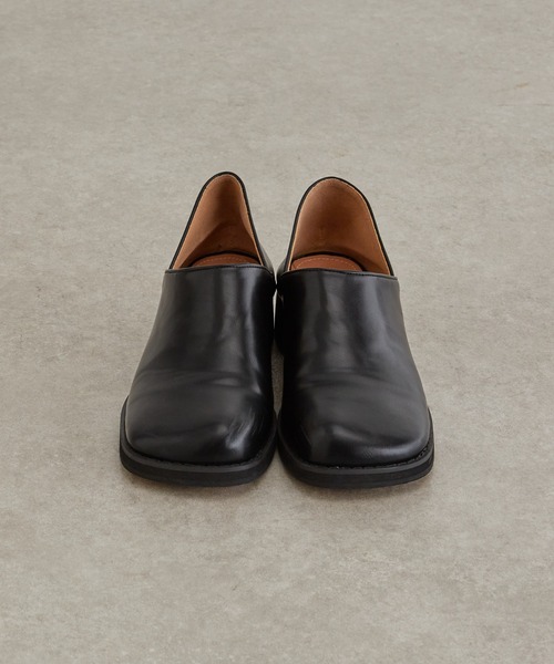 Lui's（ルイス）の「スクエアトゥレザースリッポン（ドレス