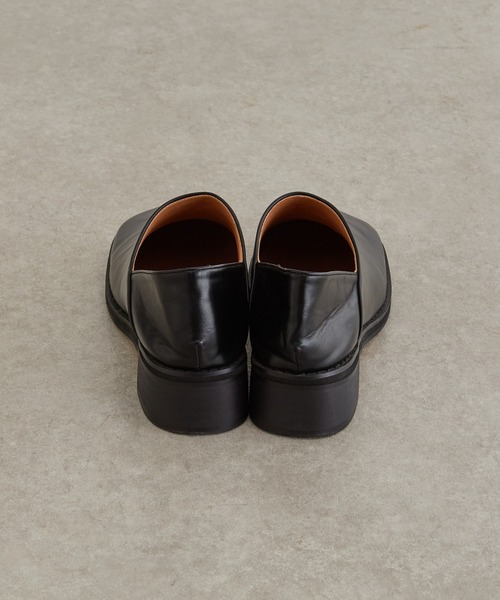 Lui's（ルイス）の「スクエアトゥレザースリッポン（ドレスシューズ・レディース・オフホワイト/ブラック・24.5/23.5）」の11枚目の写真