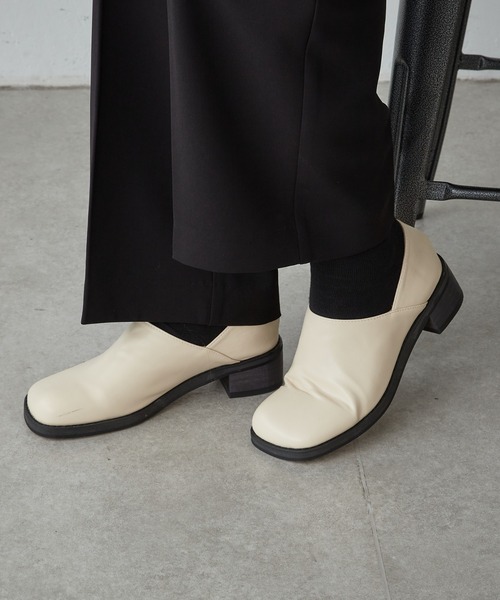 Lui's（ルイス）の「スクエアトゥレザースリッポン（ドレスシューズ・レディース・オフホワイト/ブラック・24.5/23.5）」の3枚目の写真