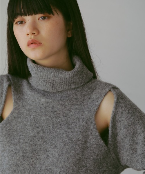 CASA FLINE（カーサフライン）の「アルパカハイネックニットトップス