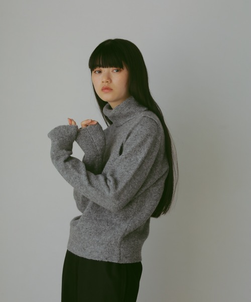 CASA FLINE（カーサフライン）の「アルパカハイネックニットトップス