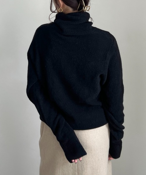 CASA FLINE（カーサフライン）の「アルパカハイネックニットトップス