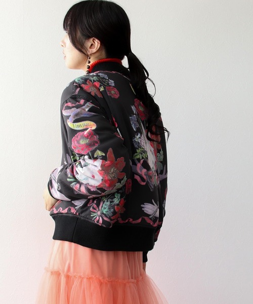 Three Four Time（ｽﾘｰﾌｫｰﾀｲﾑ）の「ウサギコラージュプリントリバーブルゾン（ブルゾン・レディース・ブラック・FREE）」の3枚目の写真