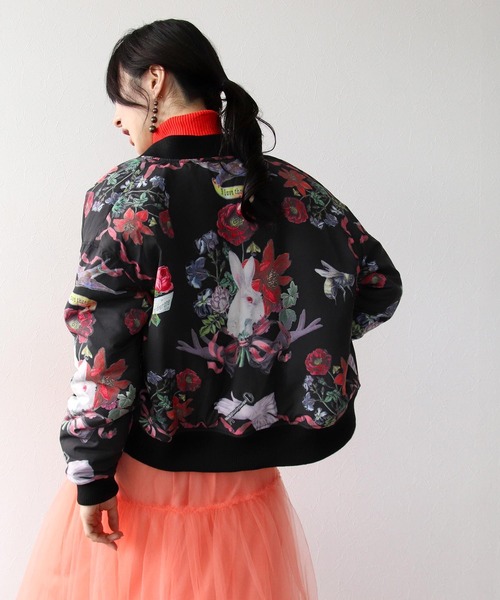 Three Four Time（ｽﾘｰﾌｫｰﾀｲﾑ）の「ウサギコラージュプリントリバーブルゾン（ブルゾン・レディース・ブラック・FREE）」の4枚目の写真
