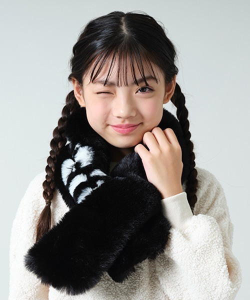 by LOVEiT(バイラビット)の「ロゴリバーシブルマフラー(マフラー・キッズ・ブラック/オフホワイト/ピンク・FREE)」の2枚目の写真
