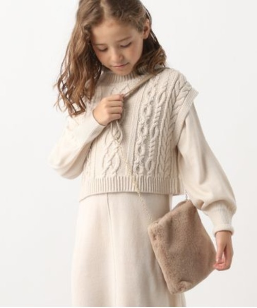 GLOBAL WORK（グローバルワーク）の「フワフワ縦型チェーンBAG/983945（ショルダーバッグ・キッズ・ホワイト/ベージュ・FREE）」の2枚目の写真