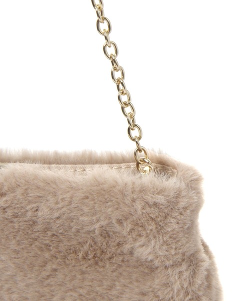 GLOBAL WORK（グローバルワーク）の「フワフワ縦型チェーンBAG/983945（ショルダーバッグ・キッズ・ホワイト/ベージュ・FREE）」の7枚目の写真