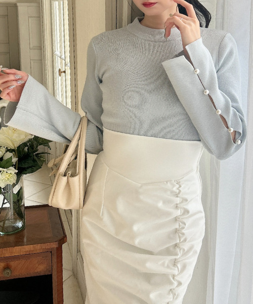 MIIA(ミーア)の「プチネックパール袖フレアニット(ニット/セーター・レディース・オフホワイト/ブルー/ブラック・FREE)」の11枚目の写真