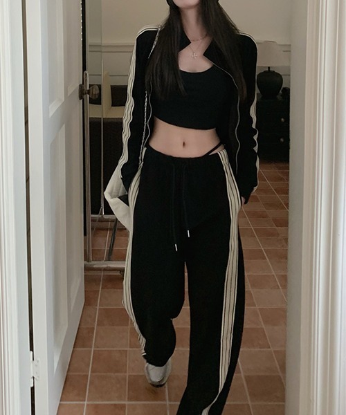 c.u.l(シーユーエル)の「クロップド丈 ショートトラックジャケット culw609(ジャージ・レディース・ブラック・M/L)」の6枚目の写真