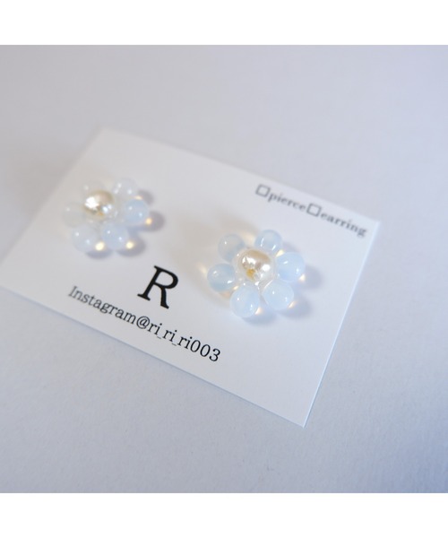tone（トーン）の「【R】小粒なチェコガラスフラワーピアス(MA)（ピアス（両耳用）・レディース・ホワイト/グリーン/その他1/その他2/その他3/ピンク系その他/その他/オリーブ/ピンク・FREE）」の14枚目の写真