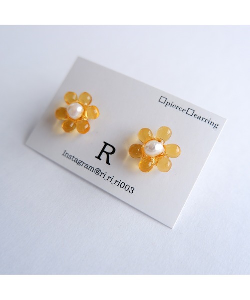 tone（トーン）の「【R】小粒なチェコガラスフラワーピアス(MA)（ピアス（両耳用）・レディース・ホワイト/グリーン/その他1/その他2/その他3/ピンク系その他/その他/オリーブ/ピンク・FREE）」の17枚目の写真