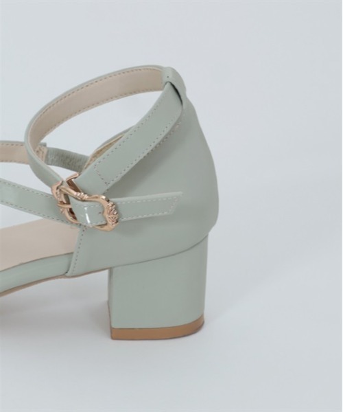 axes femme(アクシーズファム)の「クロスストラップパンプス(パンプス・レディース・グリーン/ブラック/グレイッシュベージュ・MEDIUM/LARGE)」の8枚目の写真