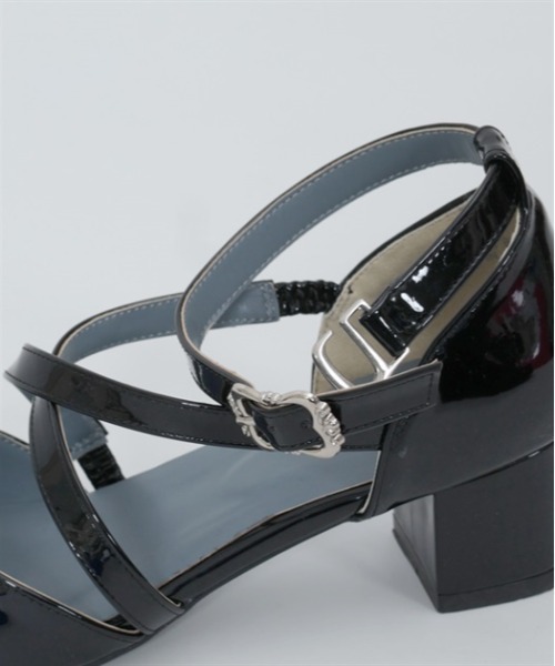 axes femme(アクシーズファム)の「クロスストラップパンプス(パンプス・レディース・グリーン/ブラック/グレイッシュベージュ・MEDIUM/LARGE)」の18枚目の写真