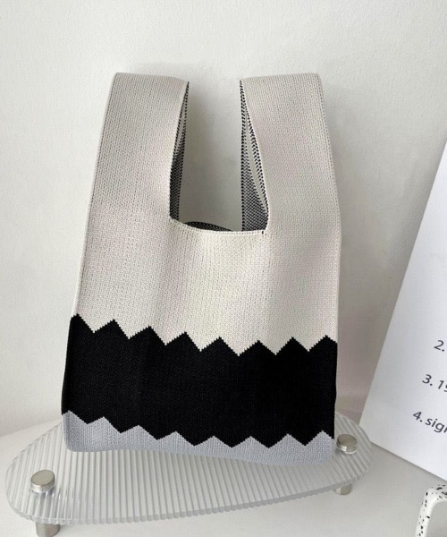 Miniministore（ミニミニストア）の「マルシェバッグ ニットバッグ ミニトート（トートバッグ・レディース・ブラック×レッド/アイボリー/ゼブラ/ブラック系2/ブルー/グリーン×ピンク/ネイビー/ピンク系1/ピンク系2/レオパード/ブラウン/ブラック系1/ベージュ系1/ベージュ系2/ホワイト系3/ホワイト系5/ブラウン系1/ライトブルー/ホワイト系1/ホワイト系2/ブラック系/ピンク系3/イエロー系1/ブラック×ホワイト/グリーン系2/ネイビー系1/パープル系1/ベージュ系3/ブラック系4/ブラック系5/ブルー系/ホワイト系7/ブラック系3/ホワイト系6・FREE）」の2枚目の写真