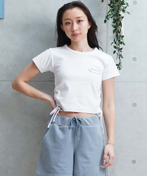 RVCA（ルーカ）の「【ムラサキスポーツ限定】RVCA/ルーカ 半袖Tシャツ/チビT ワッペンロゴ BE043-P23（Tシャツ/カットソー・レディース・ホワイト/ブラック・M/S）」の4枚目の写真