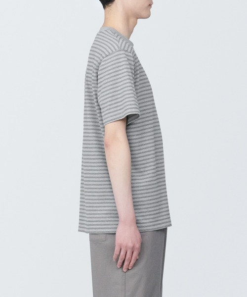 無印良品(ムジルシリョウヒン)の「紳士 天竺編みクルーネック半袖Tシャツ(ボーダー)(Tシャツ/カットソー・メンズ・ブラック系/オレンジ系4/グリーン系4/ホワイト系8/グレー系その他/ブルー系8/ダークグリーン系1/レッド系8・XS/S/M/L/XL)」の22枚目の写真