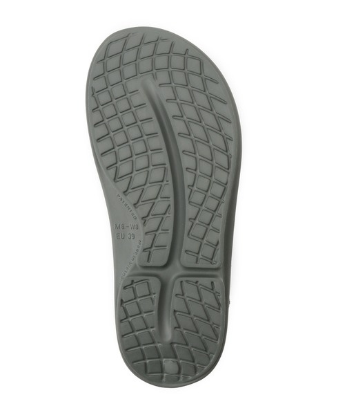 OOFOS（ウーフォス）の「【OOFOS】OOriginal リカバリーサンダル（サンダル・レディース・ブラック/オリーブ/ベージュ・23/24/25）」の15枚目の写真