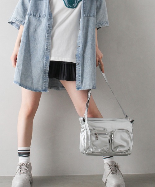 SpRay(スプレイ)の「フェイクレザーマルチポケットバッグ(ショルダーバッグ・レディース・シルバー/アイボリー/ブラック・FREE)」の18枚目の写真