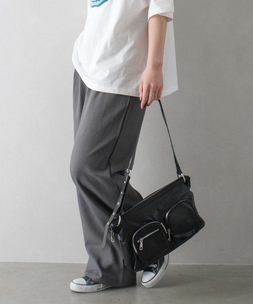 SpRay(スプレイ)の「フェイクレザーマルチポケットバッグ(ショルダーバッグ・レディース・シルバー/アイボリー/ブラック・FREE)」の13枚目の写真