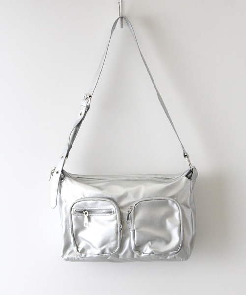 SpRay(スプレイ)の「フェイクレザーマルチポケットバッグ(ショルダーバッグ・レディース・シルバー/アイボリー/ブラック・FREE)」の15枚目の写真