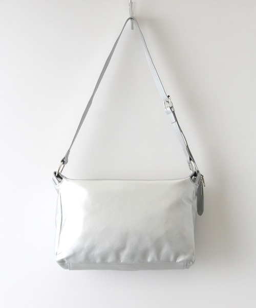 SpRay(スプレイ)の「フェイクレザーマルチポケットバッグ(ショルダーバッグ・レディース・シルバー/アイボリー/ブラック・FREE)」の16枚目の写真