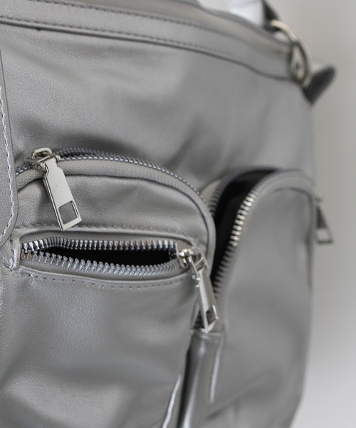 SpRay(スプレイ)の「フェイクレザーマルチポケットバッグ(ショルダーバッグ・レディース・シルバー/アイボリー/ブラック・FREE)」の9枚目の写真