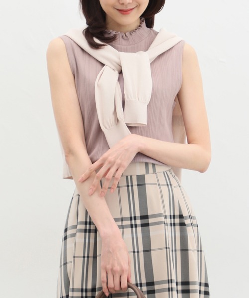 Honeys(ハニーズ)の「メローハイネックタンクトップ(タンクトップ・レディース・ベージュ/オフホワイト/モカ/ミント/ブラック/キャメル/ボルドー/ライトブラウン・L/LL/M/S)」の5枚目の写真