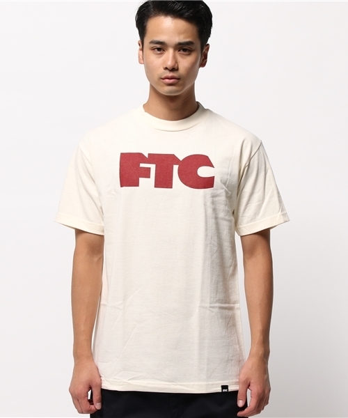 FTC ジロ・デ・FTC ロゴ入り Tシャツ スポーツ感 シンプル ロゴ FTC ジロ・デ・FTC ロゴ入り Tシャツ スポーツ感 シンプル ロゴ