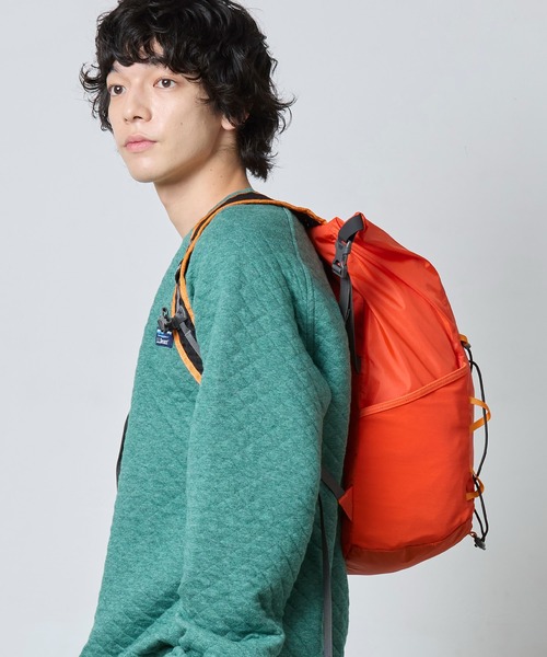 L.L.Bean(エルエルビーン)の「エル・エル・ビーン・ウォータープルーフ・ストアウェイ・デイ・パック(バックパック/リュック・レディース・ブルーグリーン/ブラック/オレンジ/オリーブドラブ/グレー・ONE SIZE)」の22枚目の写真