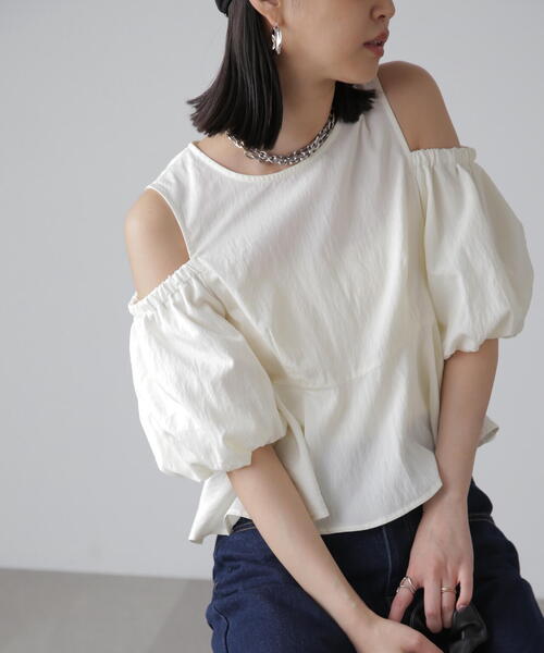 FREE'S MART（フリーズマート）の「◆オフショルペプラムブラウス（シャツ/ブラウス・レディース・ブラック/ホワイト/イエロー・FREE）」の2枚目の写真