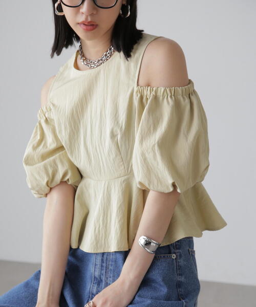 FREE'S MART（フリーズマート）の「◆オフショルペプラムブラウス（シャツ/ブラウス・レディース・ブラック/ホワイト/イエロー・FREE）」の3枚目の写真