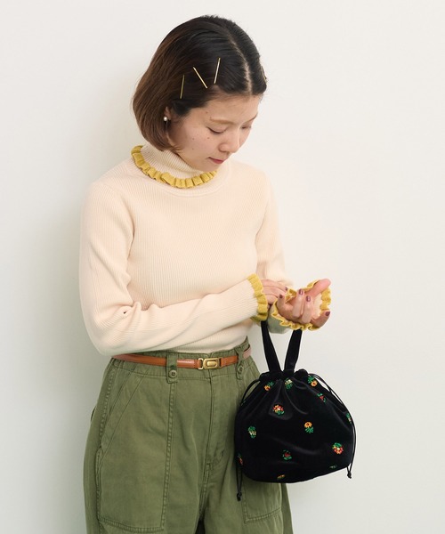 CHILD WOMAN(チャイルドウーマン)の「ベロアカラフル刺繍 きんちゃくBAG(ハンドバッグ・レディース・ブラック・FREE)」の8枚目の写真
