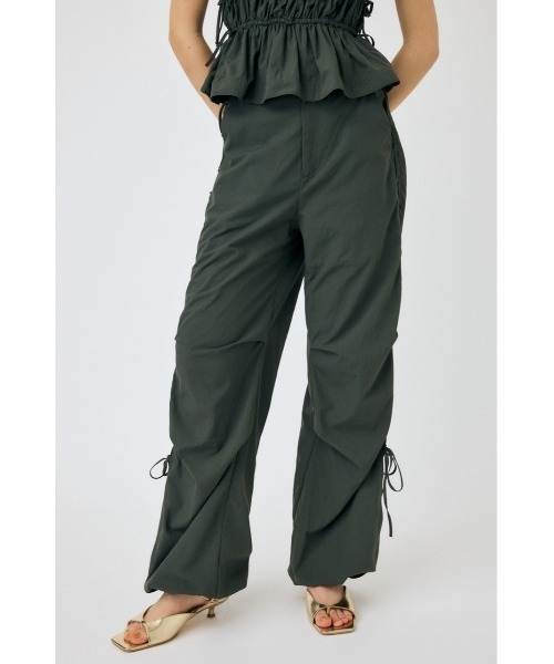 MOUSSY(マウジー)の「SIDE LACE UP PARACHUTE パンツ(その他パンツ・レディース・ホワイト/ライトカーキ/チャコールグレー・1/2)」の3枚目の写真