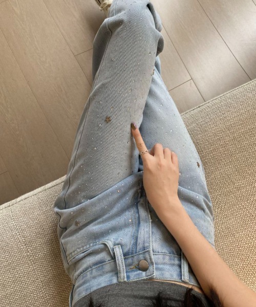 Diosfront(ディオスフロント)の「ラインストーンストレートワイドデニムパンツ(デニムパンツ・レディース・ブルー・S/M/L/XL/XXL)」の5枚目の写真