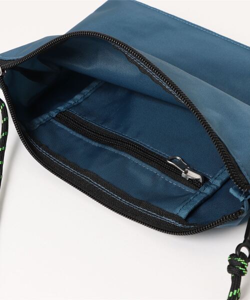 CONVERSE（コンバース）の「《CONVERSE》 PACKABLE Sacoche（ショルダーバッグ・レディース・ネイビー/パープル・FREE）」の4枚目の写真