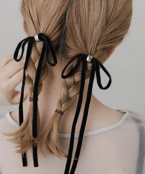 SMELLY（スメリー）の「『WEB/一部店舗限定』ベロアリボン2セットヘアカフ（その他ヘアアクセサリー・レディース・ブラック・-）」の2枚目の写真