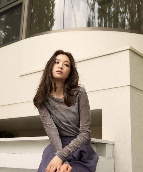 NATURAL BEAUTY BASIC(ナチュラルビューティーベーシック)の「◇【Oggi・美人百花掲載】ベロアボートネックカットソー(Tシャツ/カットソー・レディース・オリーブ/ブラック/オフホワイト/グレー・FREE)」の4枚目の写真