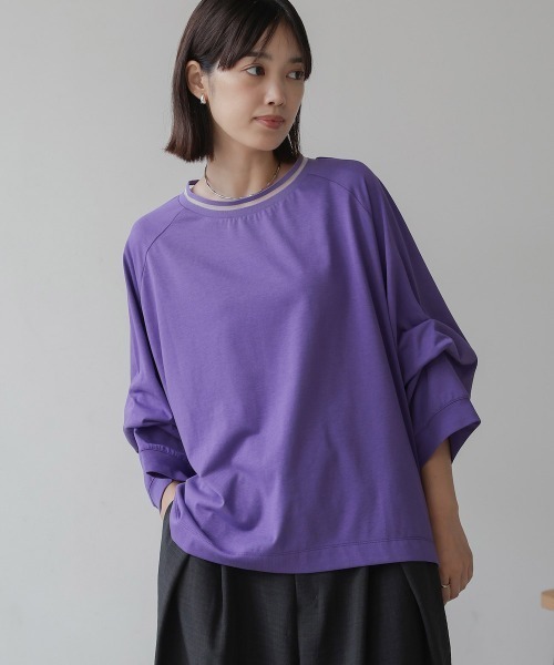 Bou Jeloud(ブージュルード)の「衿ライン2WAYスリーブプルオーバー(Tシャツ/カットソー・レディース・キャメル/パープル/ブラック・FREE)」の2枚目の写真