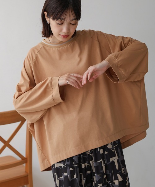 Bou Jeloud(ブージュルード)の「衿ライン2WAYスリーブプルオーバー(Tシャツ/カットソー・レディース・キャメル/パープル/ブラック・FREE)」の14枚目の写真