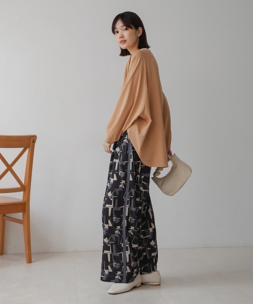 Bou Jeloud(ブージュルード)の「衿ライン2WAYスリーブプルオーバー(Tシャツ/カットソー・レディース・キャメル/パープル/ブラック・FREE)」の17枚目の写真