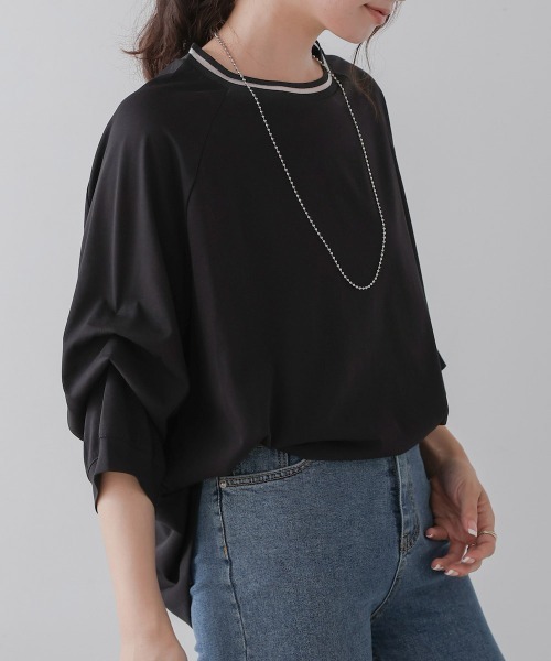 Bou Jeloud(ブージュルード)の「衿ライン2WAYスリーブプルオーバー(Tシャツ/カットソー・レディース・キャメル/パープル/ブラック・FREE)」の4枚目の写真