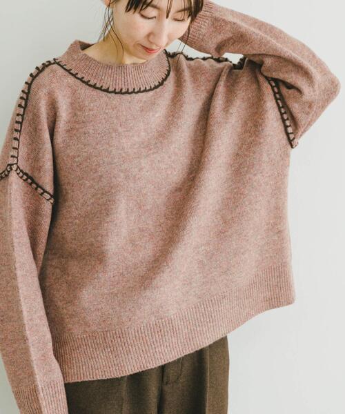 ITEMS URBANRESEARCH(アイテムズ アーバンリサーチ)の「ステッチクルーネックニット(ニット/セーター・レディース・ブラウン/ピンク/ブルー/オフホワイト・FREE)」の4枚目の写真