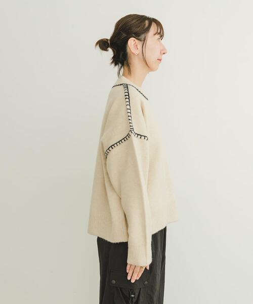 ITEMS URBANRESEARCH(アイテムズ アーバンリサーチ)の「ステッチクルーネックニット(ニット/セーター・レディース・ブラウン/ピンク/ブルー/オフホワイト・FREE)」の10枚目の写真