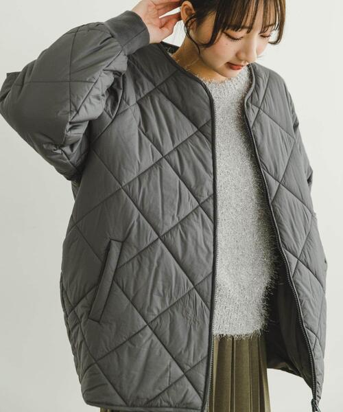 ITEMS URBANRESEARCH(アイテムズ アーバンリサーチ)の「中綿キルトノーカラージャケット(ダウンジャケット/コート・レディース・チャコールグレー/ベージュ/ライトベージュ・FREE)」の14枚目の写真