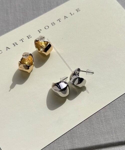 fredy emue(フレディエミュ)の「チタンポストボリュームメタルピアス(ピアス(両耳用)・レディース・シルバー/ゴールド・FREE)」の3枚目の写真